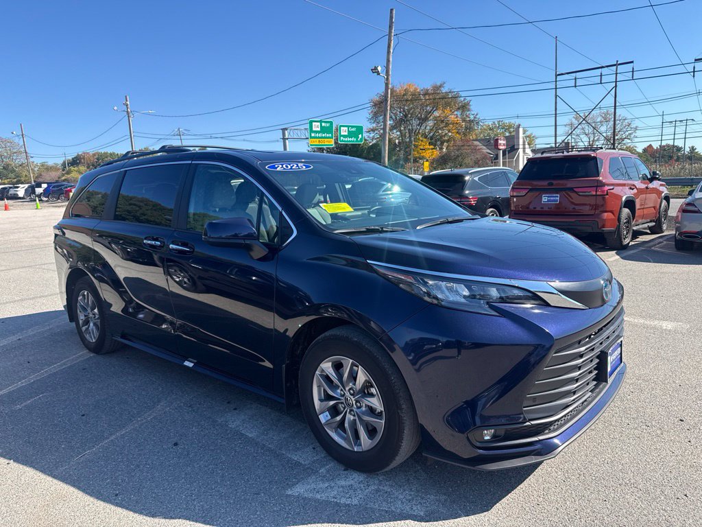 Used 2025 Toyota Sienna XLE w/ XLE Plus Package AWD/4WD image 4