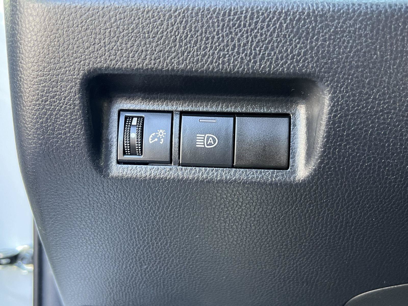 Used 2020 Toyota RAV4 XLE AWD/4WD image 29