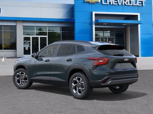 New 2026 Chevrolet Trax LT w/ LT Convenience Package FWD image 3