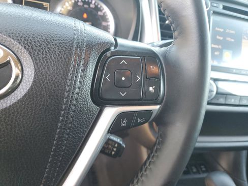 Used 2019 Toyota Highlander XLE image 28