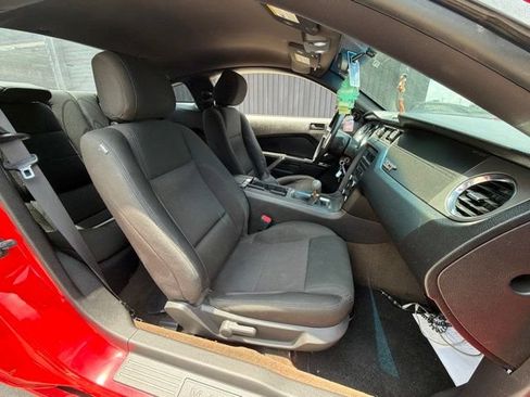 Used 2013 Ford Mustang Coupe RWD image 17