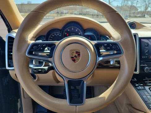 Used 2017 Porsche Cayenne Platinum Edition image 23