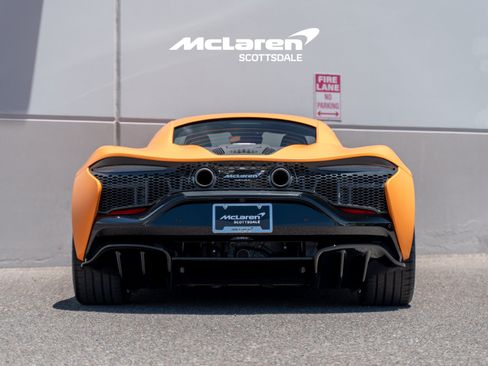 Used 2023 McLaren Artura RWD image 6