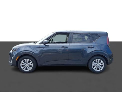 Used 2025 Kia Soul LX FWD image 4