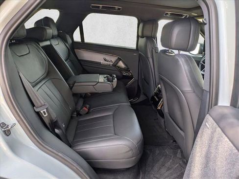 Used 2025 Land Rover Range Rover Sport SE image 19