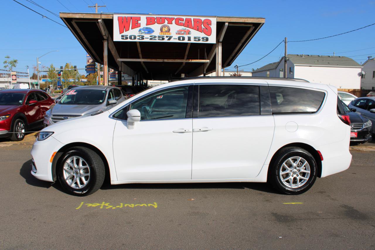 Used 2022 Chrysler Pacifica Touring-L FWD image 4