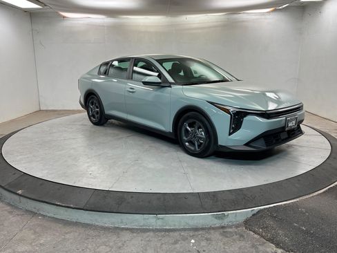 Used 2025 Kia K4 LXS image 8