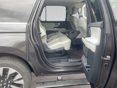 Used 2025 Ford Expedition Max Platinum w/ Driver's Package AWD/4WD image 15