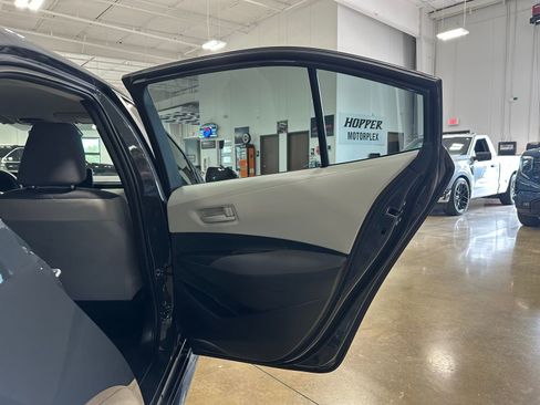 Used 2025 Toyota Corolla LE image 31