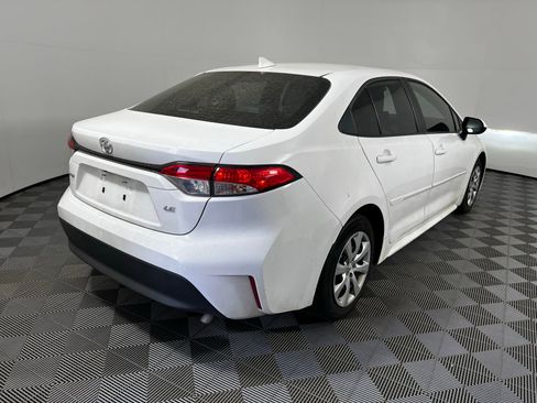 Used 2025 Toyota Corolla LE image 5
