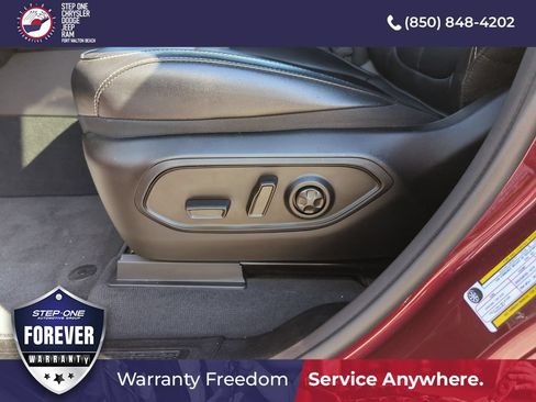 Used 2025 Jeep Grand Cherokee L Limited w/ Black Appearance Package AWD/4WD image 12