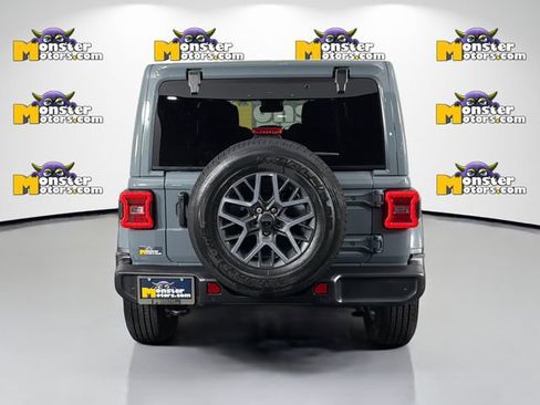 Used 2024 Jeep Wrangler Unlimited Sahara w/ Technology Group AWD/4WD image 6