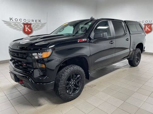 Used 2022 Chevrolet Silverado 1500 Custom Trail Boss AWD/4WD image 3
