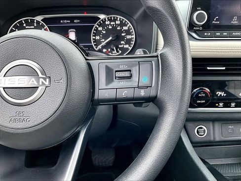 Used 2023 Nissan Rogue SV image 24