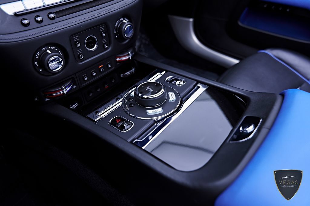 Used 2019 Rolls-Royce Dawn RWD image 80