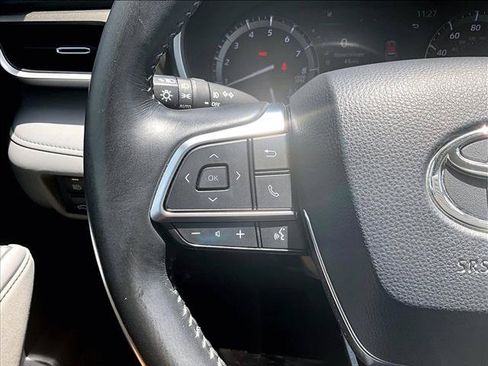 Used 2021 Toyota Highlander XLE FWD image 20