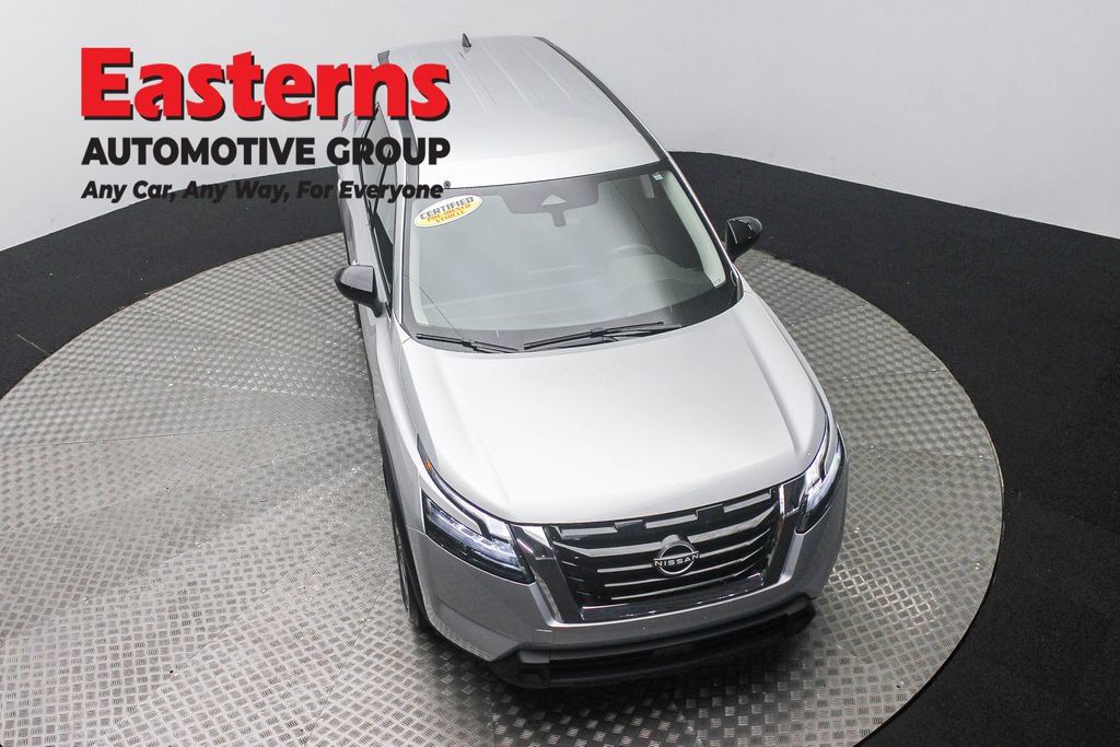 Used 2023 Nissan Pathfinder S AWD/4WD image 5
