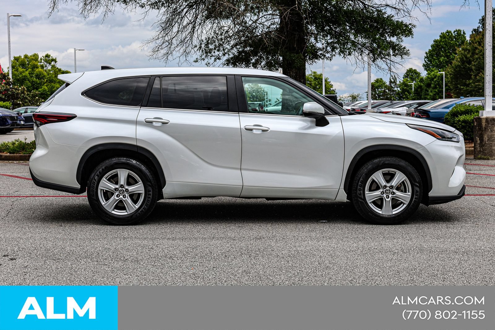 Used 2024 Toyota Highlander LE FWD image 10