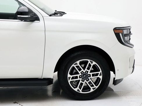 Used 2025 Ford Expedition Active image 4