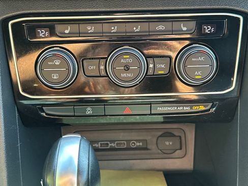 Used 2020 Volkswagen Atlas Cross Sport SEL AWD/4WD image 32