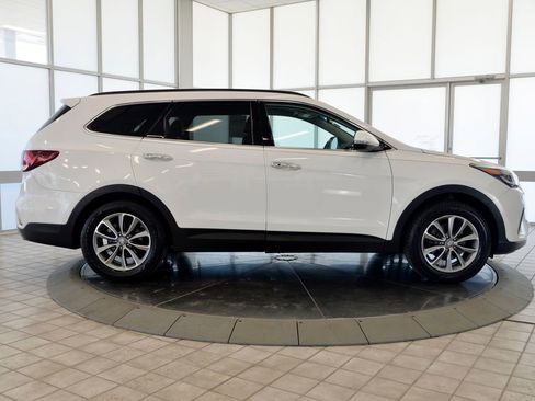 Used 2019 Hyundai Santa Fe XL SE w/ SE Premium Package 02 FWD image 9
