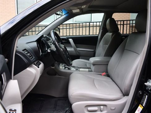 Used 2013 Toyota Highlander SE image 20