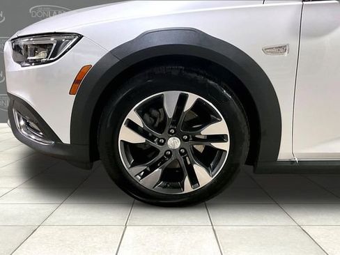 Used 2018 Buick Regal Essence w/ Driver Confidence Package #1 image 9