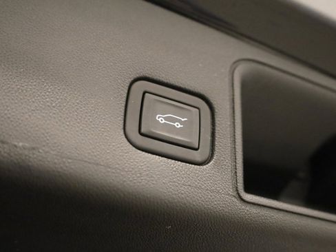 Used 2023 GMC Terrain SLE w/ Driver Convenience Package image 36