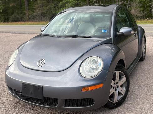 Used 2006 Volkswagen Beetle Coupe w/ Package 1 FWD image 29
