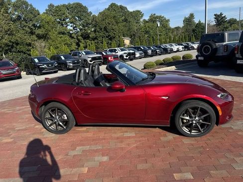 Used 2023 MAZDA MX-5 Miata Grand Touring RWD image 16