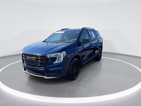 Used 2023 GMC Terrain SLE w/ Driver Convenience Package FWD image 4