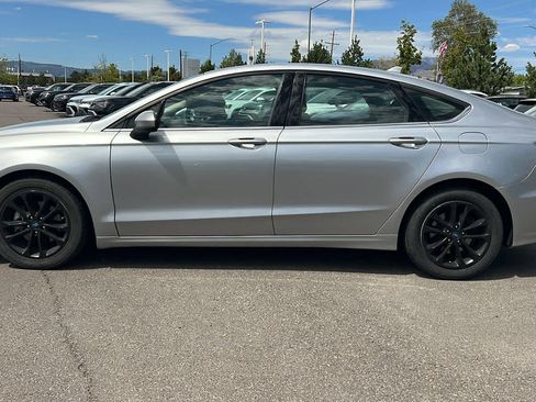 Used 2020 Ford Fusion SE FWD image 8