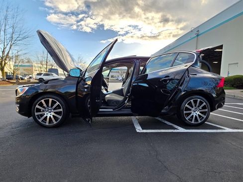 Used 2017 Volvo S60 T5 Inscription Platinum image 23