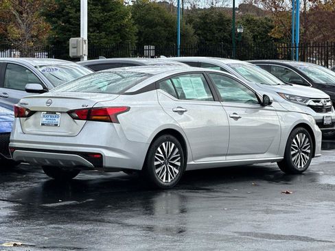 Used 2023 Nissan Altima 2.5 SV image 3