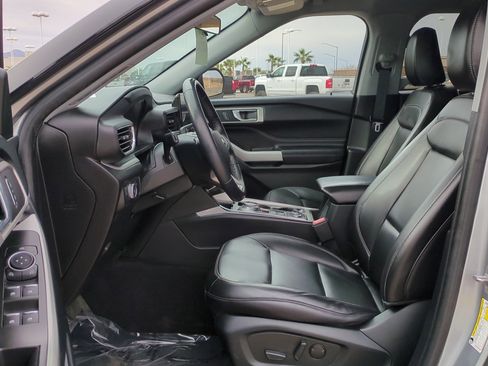 Used 2022 Ford Explorer XLT w/ Equipment Group 202A image 15