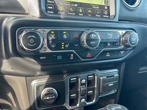 Used 2022 Jeep Wrangler Unlimited Rubicon 4xe w/ Cold Weather Group image 17