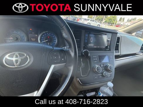 Used 2015 Toyota Sienna XLE w/ XLE Navigation Package FWD image 4