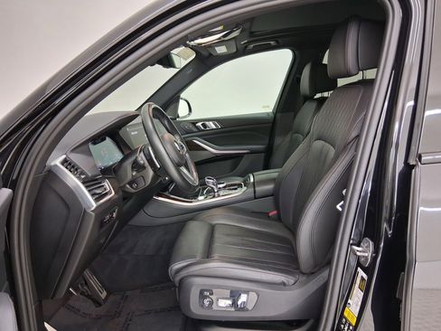 Used 2023 BMW X5 xDrive40i w/ Executive Package AWD/4WD image 3