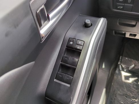 Used 2023 Toyota Highlander XLE FWD image 22