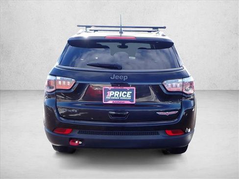 Used 2018 Jeep Compass Trailhawk image 3