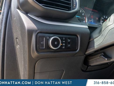 Used 2023 Ford Explorer XLT w/ Equipment Group 202A AWD/4WD image 17
