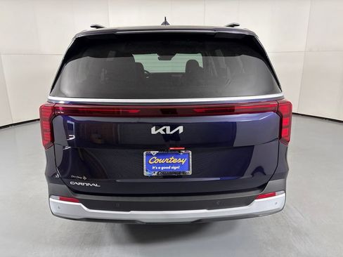 New 2026 Kia Carnival EX FWD image 7