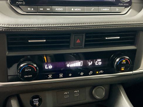 Used 2024 Nissan Rogue SV image 27