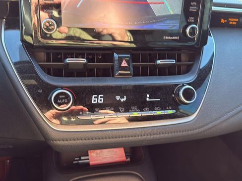 Used 2022 Toyota Corolla SE image 7