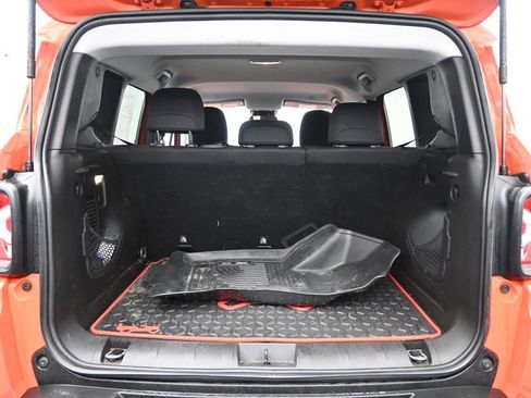 Used 2018 Jeep Renegade Latitude w/ Cold Weather Group image 31