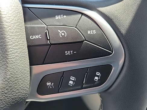 Used 2022 Chrysler Pacifica Touring-L w/ Uconnect Theater Family Group FWD image 18