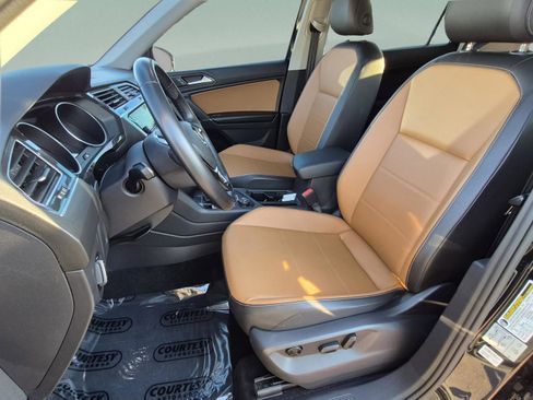 Used 2018 Volkswagen Tiguan SEL AWD/4WD image 21