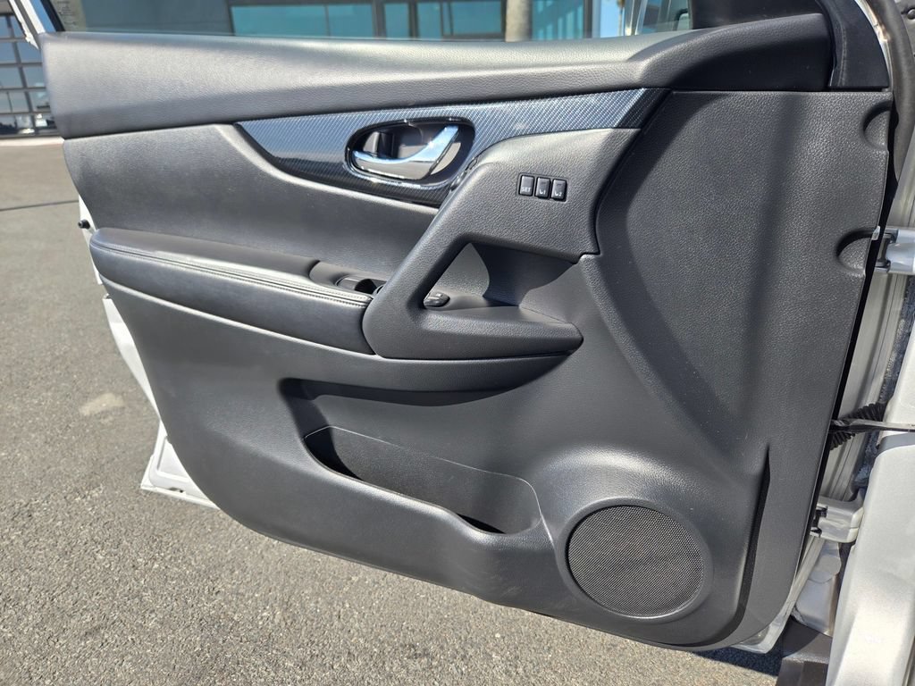 Used 2020 Nissan Rogue SL FWD image 17
