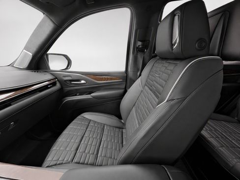 Used 2024 Cadillac Escalade Sport Platinum w/ LPO, Floor Liner Package AWD/4WD image 19