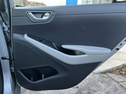 Used 2022 Hyundai Ioniq SE image 19